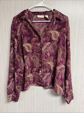 L XL Caviar Women's Plum Paisley Button-Down Shirt